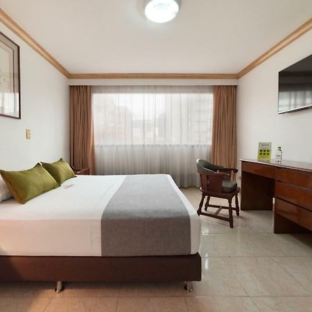 Ayenda 1235 Botero Hotel Меделин Екстериор снимка