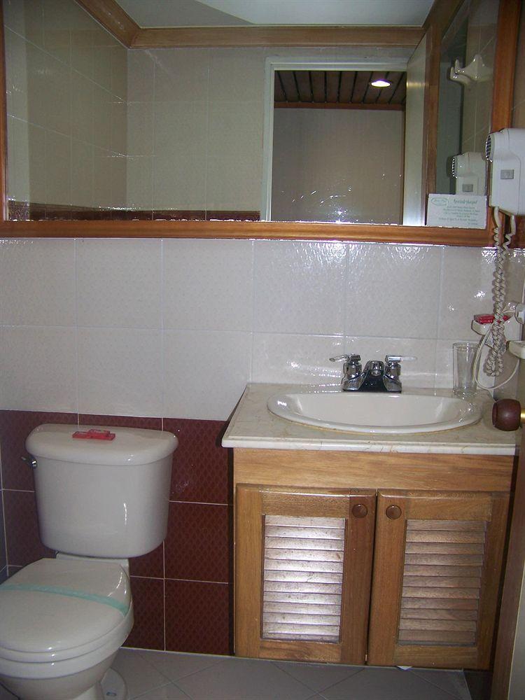 Ayenda 1235 Botero Hotel Меделин Екстериор снимка