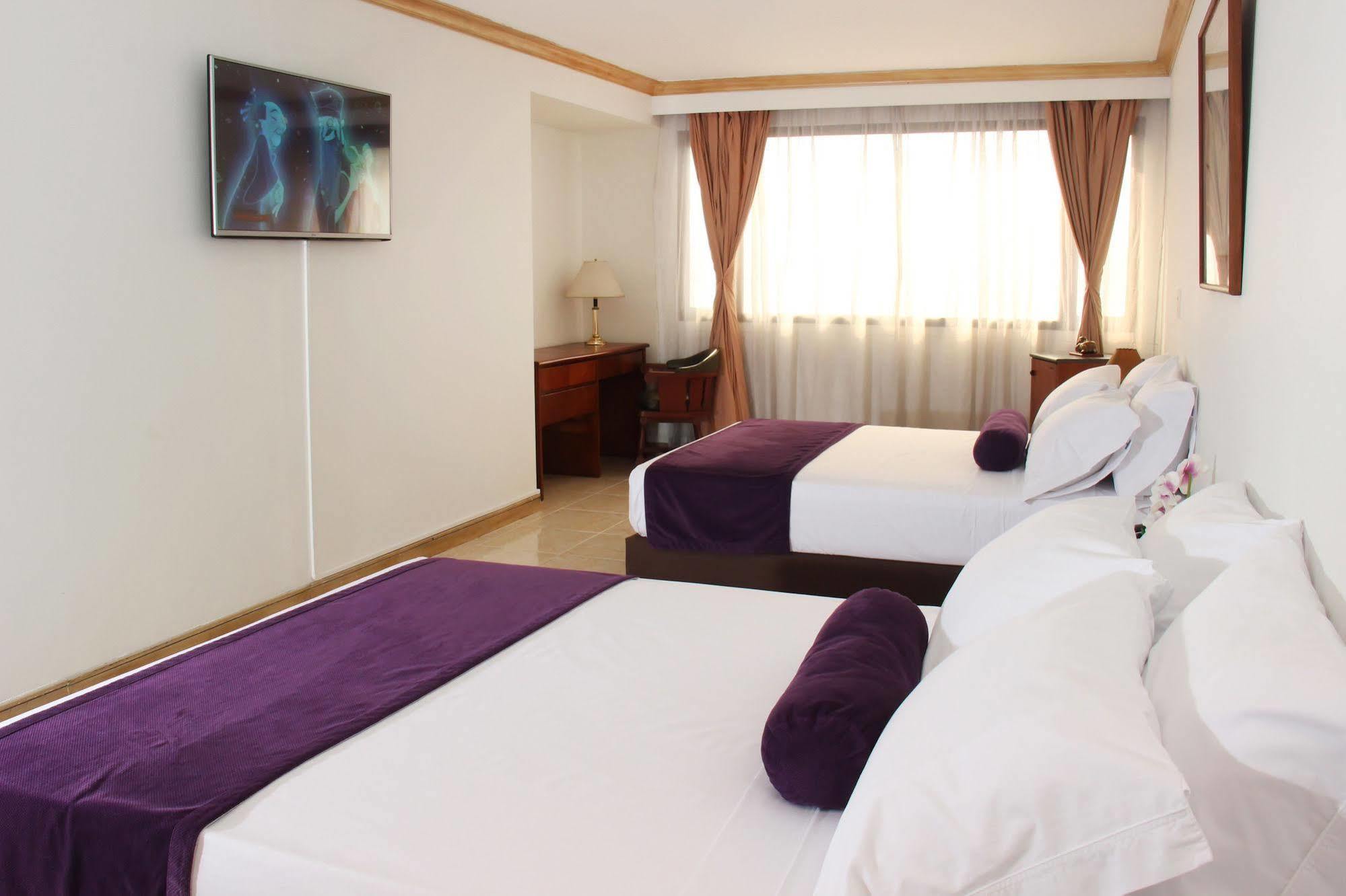 Ayenda 1235 Botero Hotel Меделин Екстериор снимка