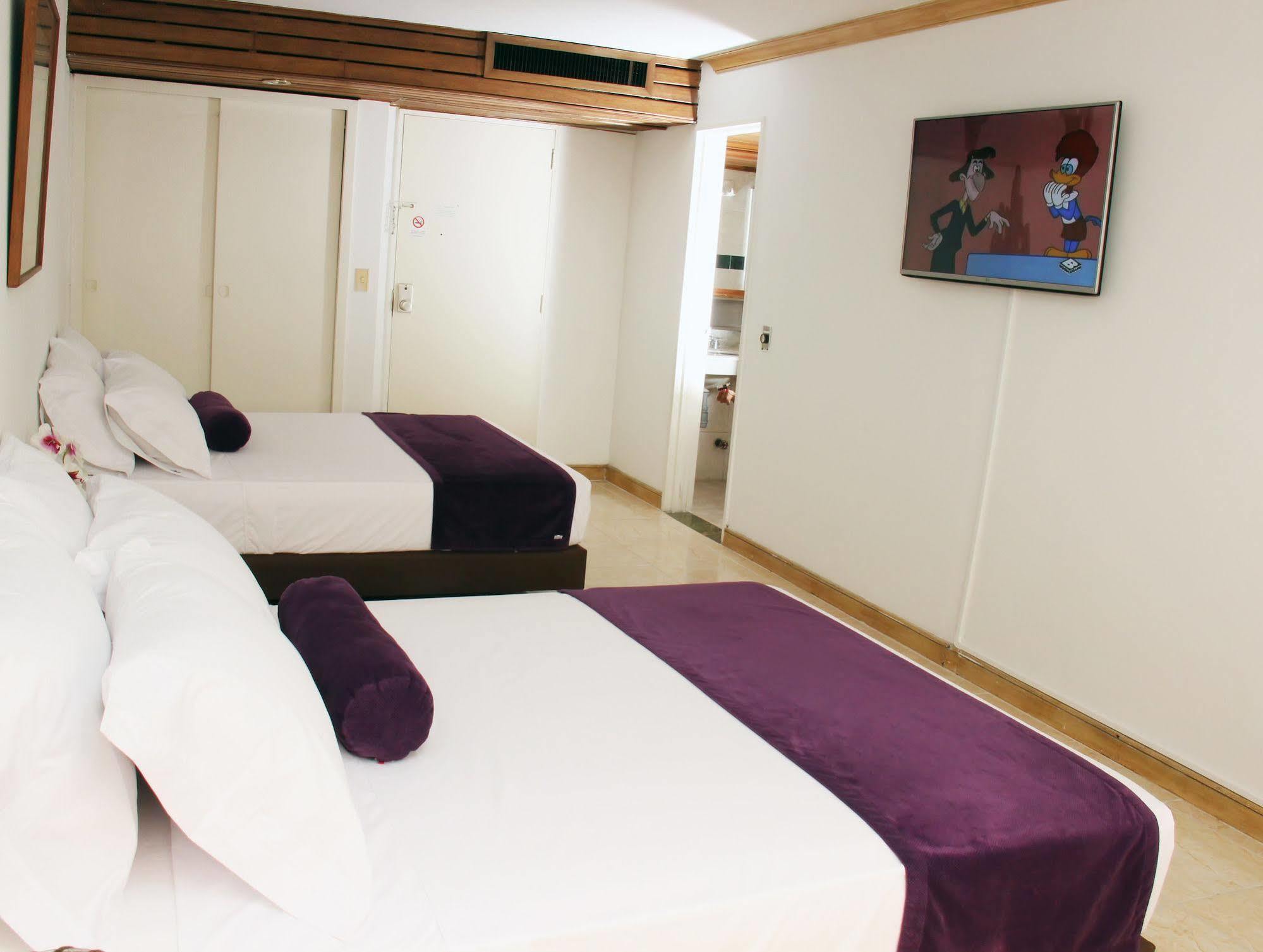 Ayenda 1235 Botero Hotel Меделин Екстериор снимка
