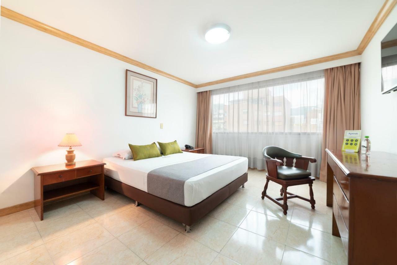 Ayenda 1235 Botero Hotel Меделин Екстериор снимка