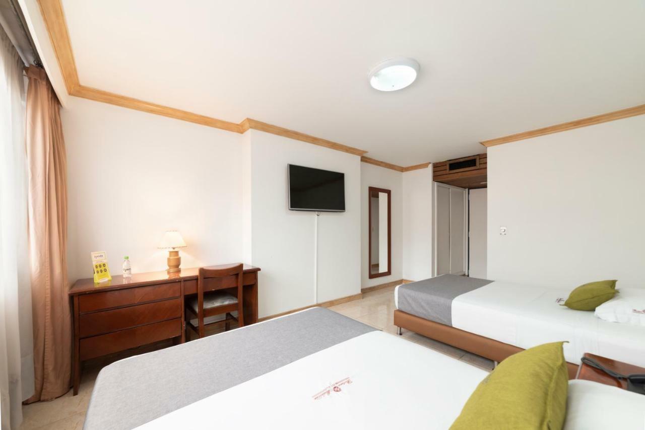 Ayenda 1235 Botero Hotel Меделин Екстериор снимка