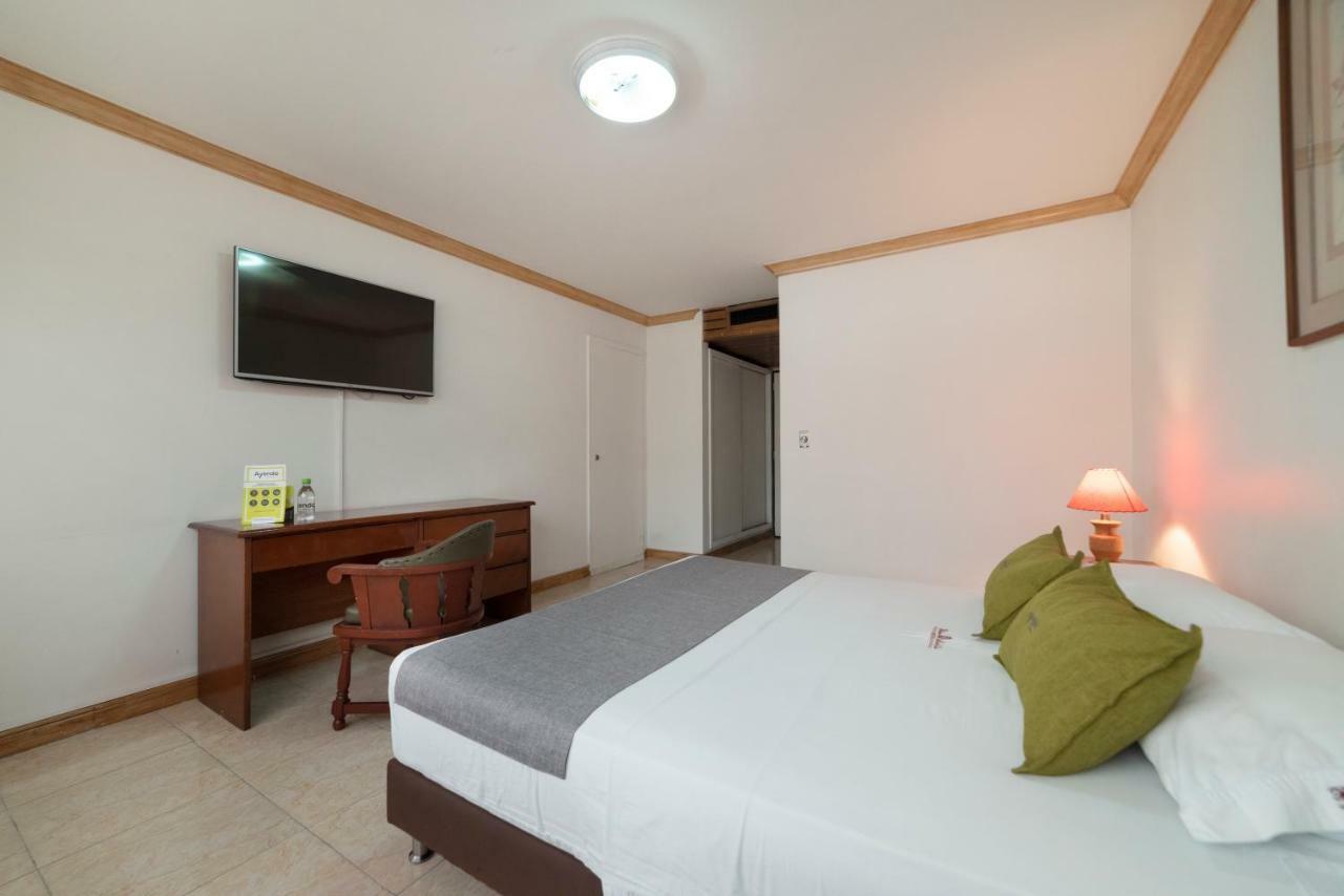 Ayenda 1235 Botero Hotel Меделин Екстериор снимка