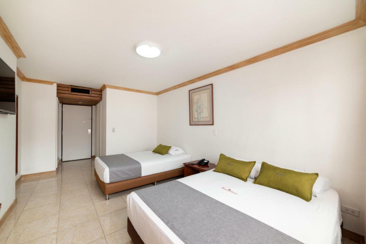 Ayenda 1235 Botero Hotel Меделин Екстериор снимка