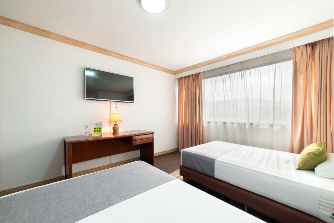 Ayenda 1235 Botero Hotel Меделин Екстериор снимка