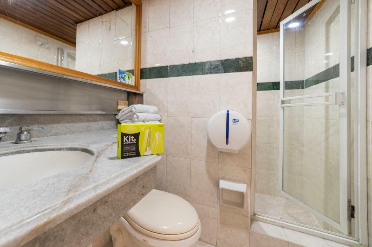 Ayenda 1235 Botero Hotel Меделин Екстериор снимка