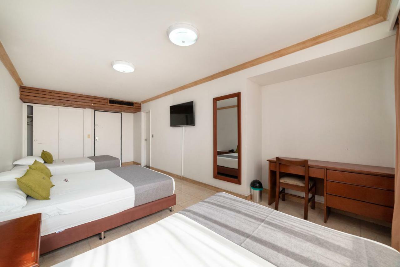 Ayenda 1235 Botero Hotel Меделин Екстериор снимка