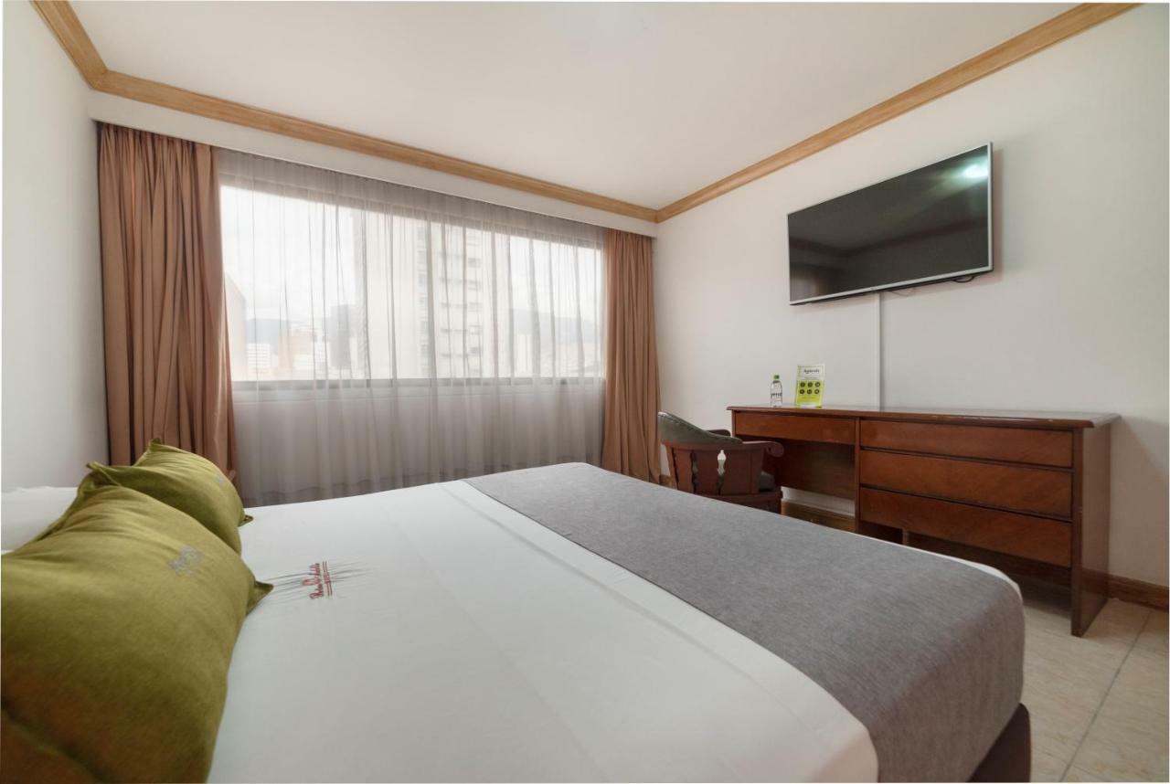 Ayenda 1235 Botero Hotel Меделин Екстериор снимка