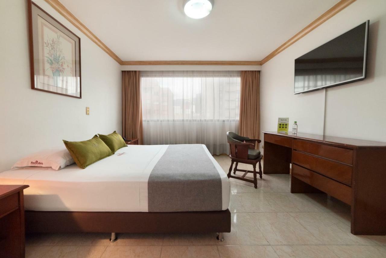 Ayenda 1235 Botero Hotel Меделин Екстериор снимка