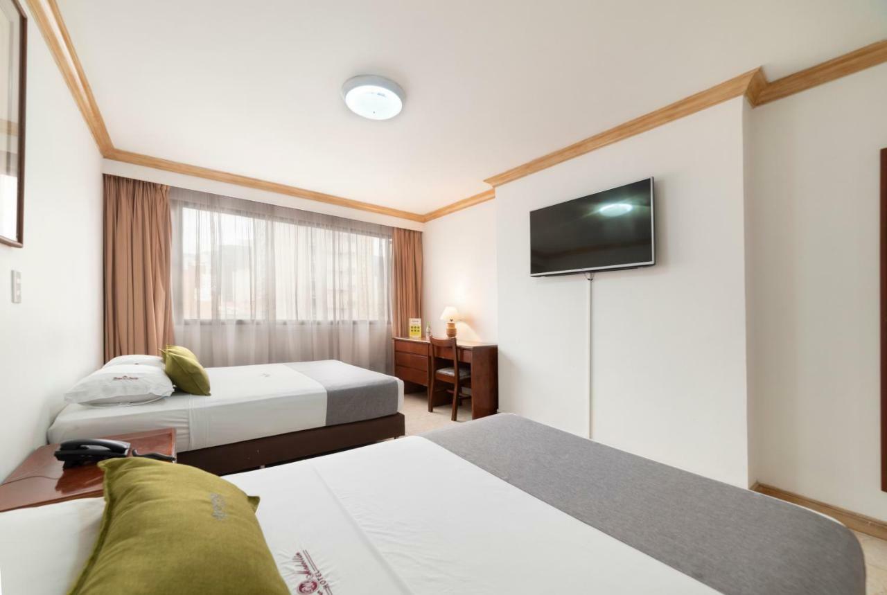 Ayenda 1235 Botero Hotel Меделин Екстериор снимка